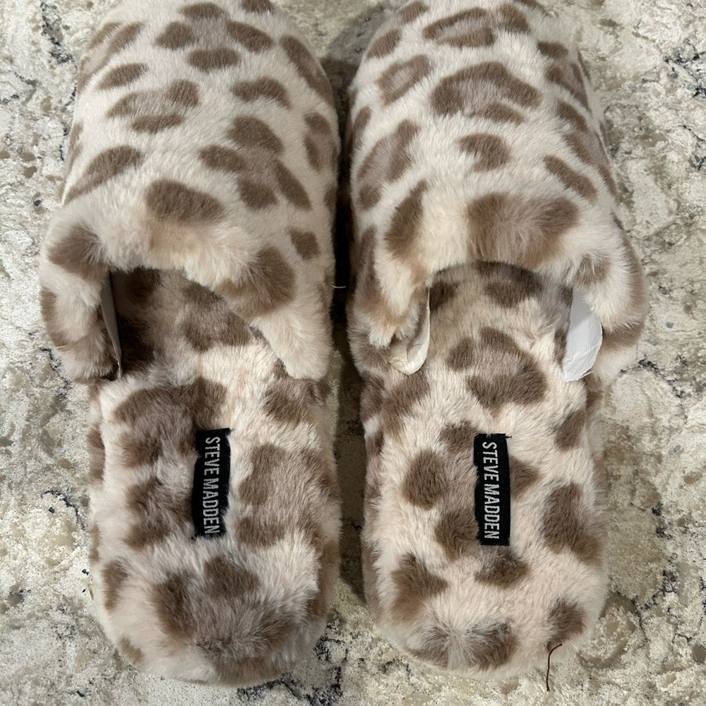 NEW - Steve Madden Fuzzy Animal Print Slippers